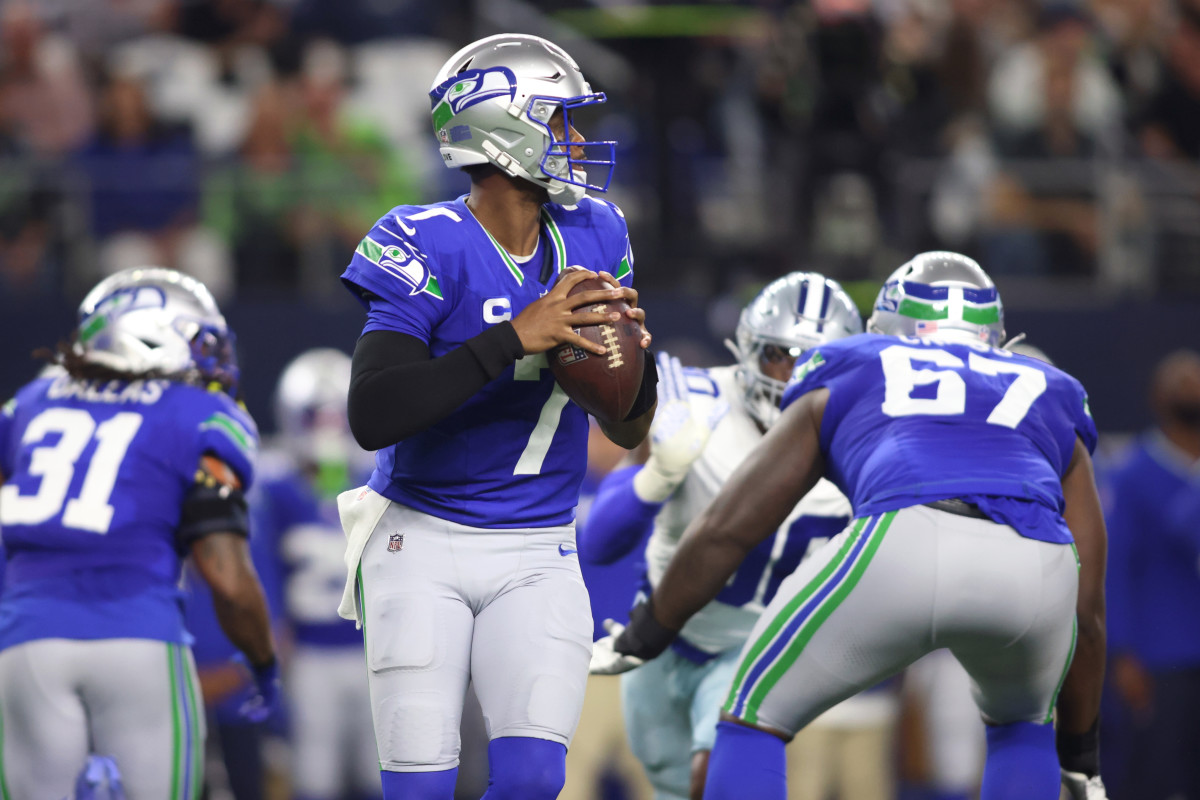 Protected well most of the evening, Geno Smith carved up Dallas for 334 passing yards and three touchdowns to DK Metcalf.